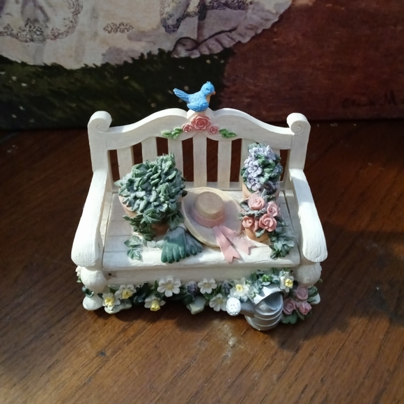 San Francisco Music Co.Bench Music Box &Tyndale- Ceramic Heavy Basket Vintages. - Picture 5 of 16